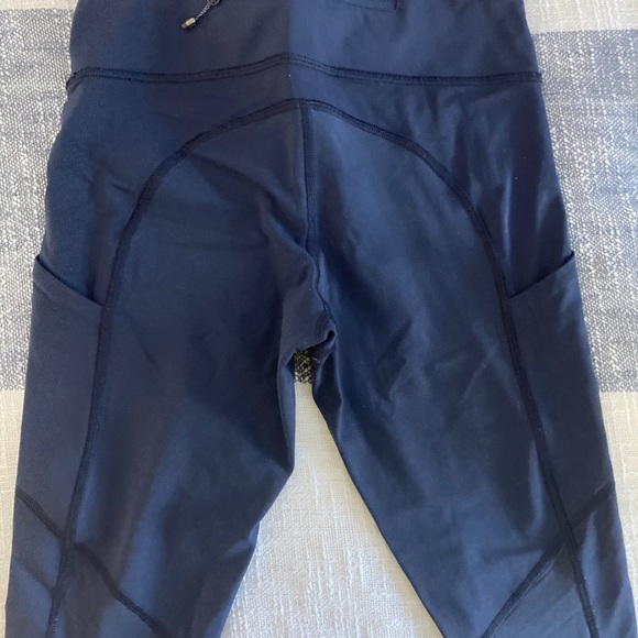 Lululemon 3/4 length running leggings - Picture 4 of 4
